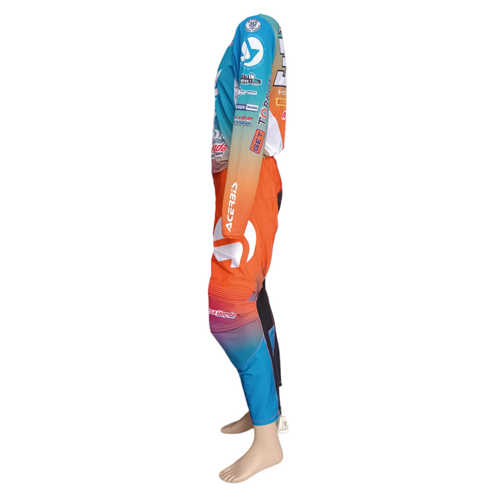 Set Hose + neue originale Shirt, kommt aus Überproduktion von Delvintor Alfarizi Hondax